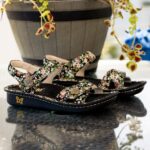 Alegria Shoes - Alegria Vienna Earthy Bloom Sandale D2R0BH74 - Image 2