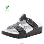 Alegria Shoes - Alegria Vita schwarze Lacksandale D2R0BH197